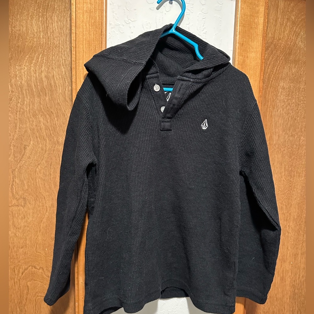 Boys Volcom thermal long sleeve, size 6